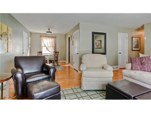 Living room 3